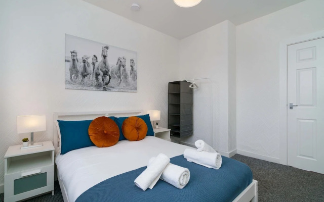 Free Parking - 2 Bedroom Flat