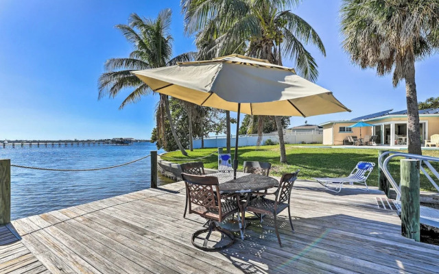 Pool, Dock & Kayaks: Waterfront Palmetto Home