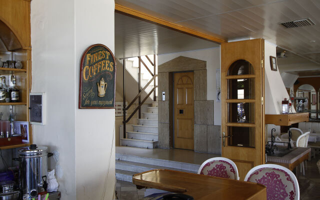 Nirikos Hotel