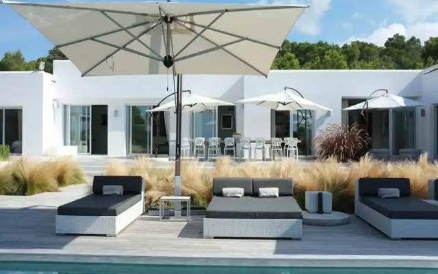 Gorgeous Villa With Views