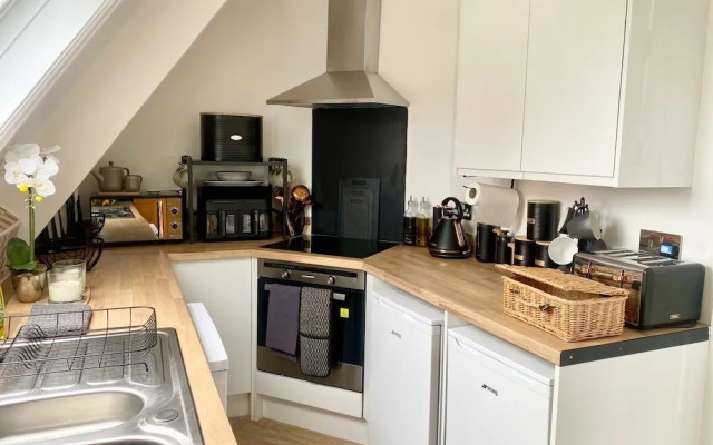 Central Tenby Flat - Dog Friendly, Sleeps 8