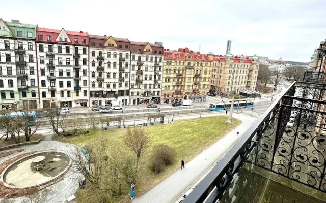Luxury Apartment in City