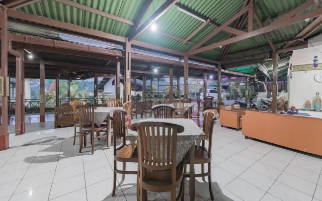 RedDoorz Plus @ Hotel Griya Astoeti