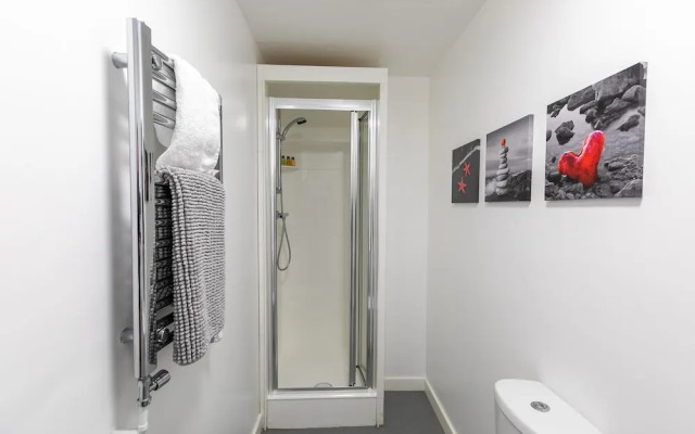 Leicester's Lyter Living