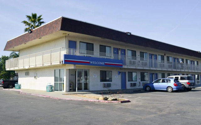 Motel 6 Lost Hills, CA