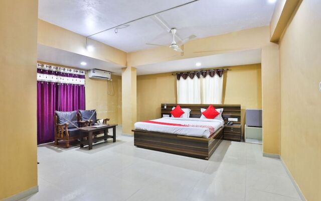 OYO 24833 Hotel Silver