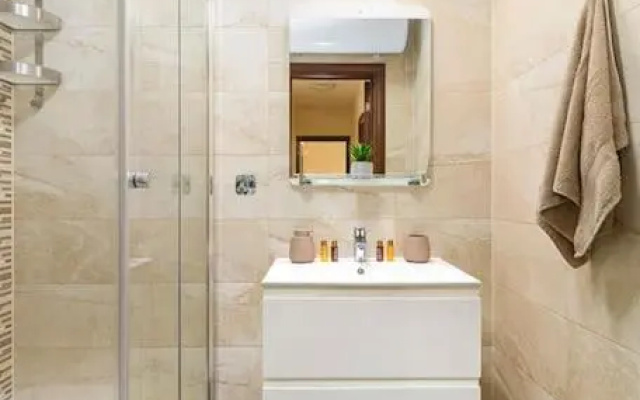 Brand new Central apartment, 10 minutes to Center