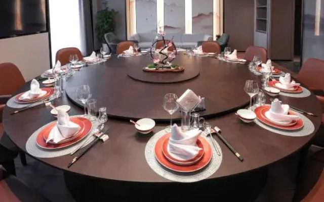 Pinghu Dingren Ramada Hotel