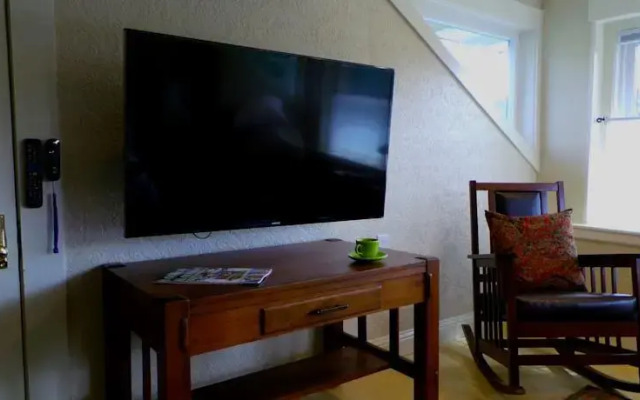 Coloma Spring Suites