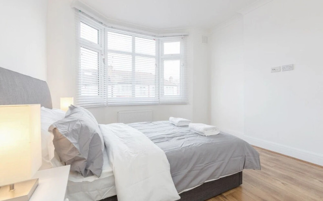 Modern & Spacious 3BR Terraced House