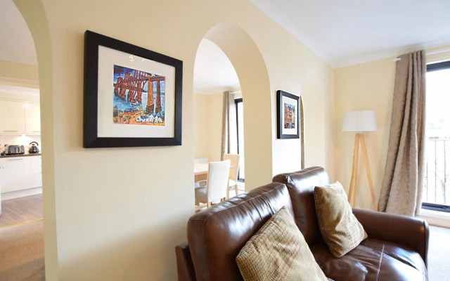 Historic City Centre Apt with Free Secure Parking