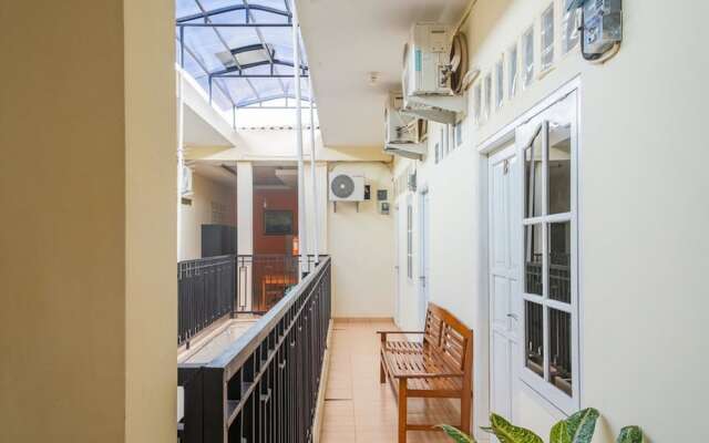 Guest House Kost and Kantin by RedDoorz