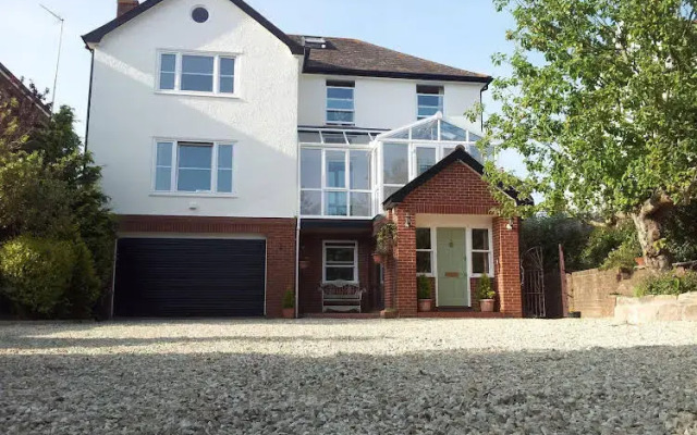 Cranleigh Bed  Breakfast