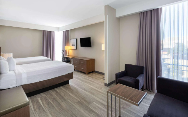 La Quinta Inn and Suites by Wyndham Tulsa Downtown - Route 66