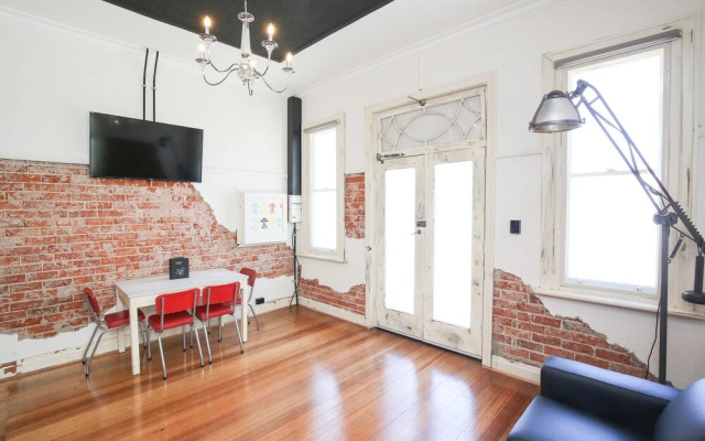 Indulge Apartments -The Urban Collection
