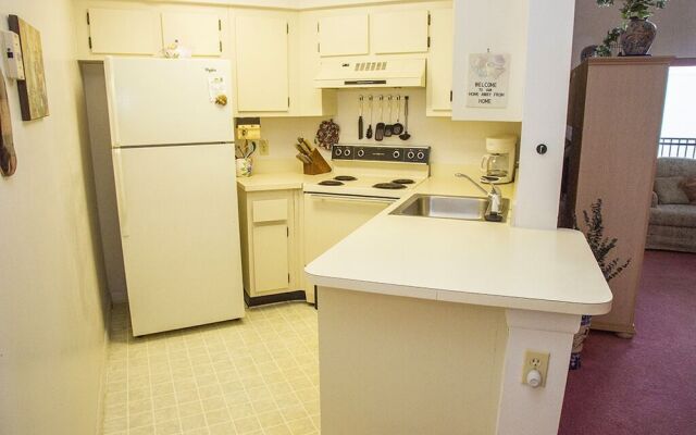 Country Club Minium 2 Bedroom Condo