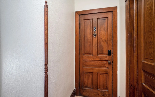 The Grand Inn Apartment Hotel 200