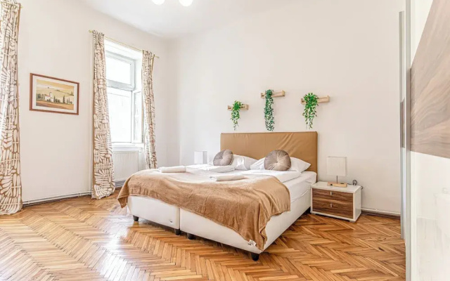 Cozy 2BR Apt Prime Central Spot