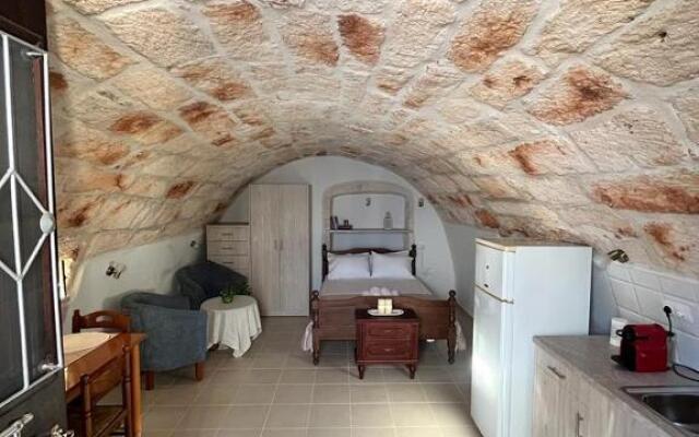 Tholos Studio, Sternes