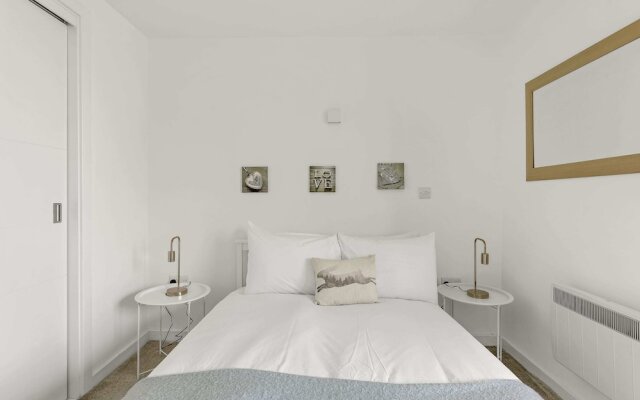 Gorgeous Mile End Flat