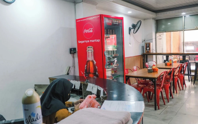 King Stone Hotel by ZUZU