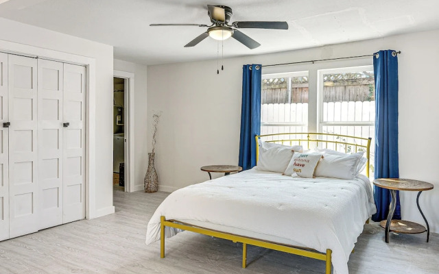 Pet-friendly Galveston Retreat < 1 Mi to Beaches!