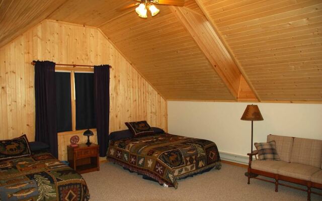 Taylor Lake Point 3 Bedroom Hotel Room by RedAwning