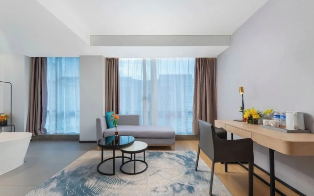 Lw International Hotel