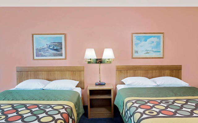 Super 8 by Wyndham Sturgeon Bay