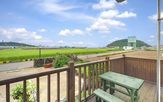 Jeju Gosanirang Pension