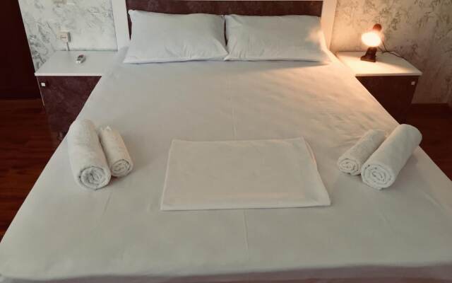 Sunny Hotel