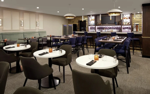 Doubletree By Hilton Montreal Airport