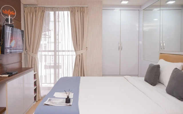 Restful Studio Room At Serpong Greenview Apartment