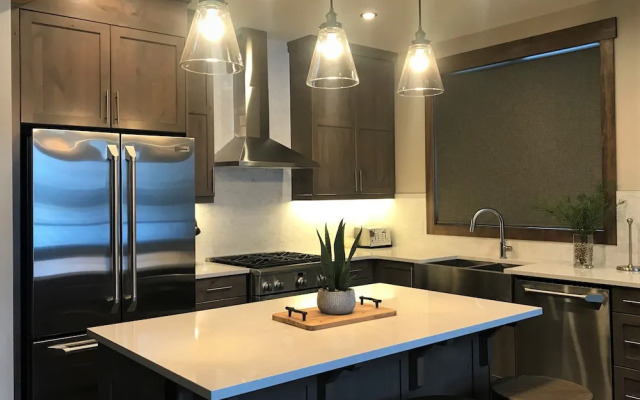 Snow Creek Cabins by Fernie Lodging Co.