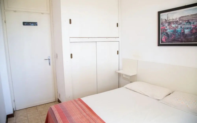 Spacious First-floor Flat Near the Beach