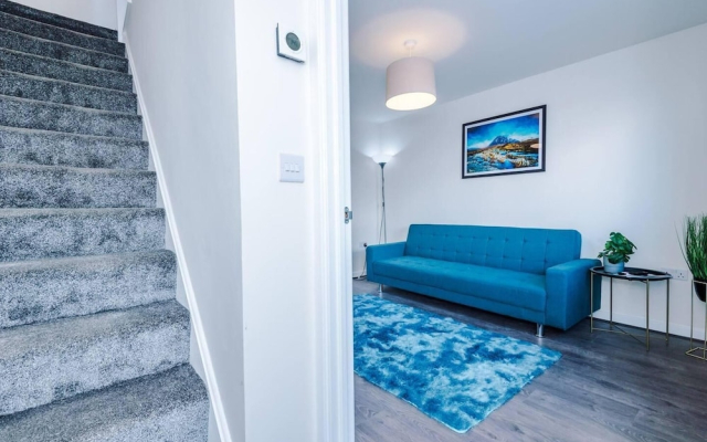 Stunning 2-bed House in Manchester With Canal View