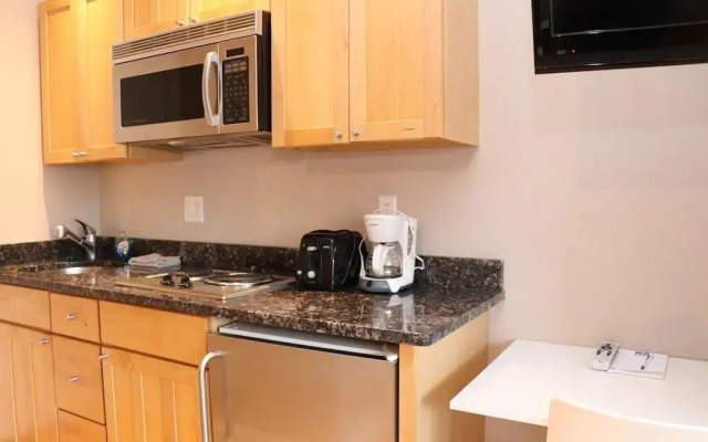 Maverick Suites at 402 Columbus Ave