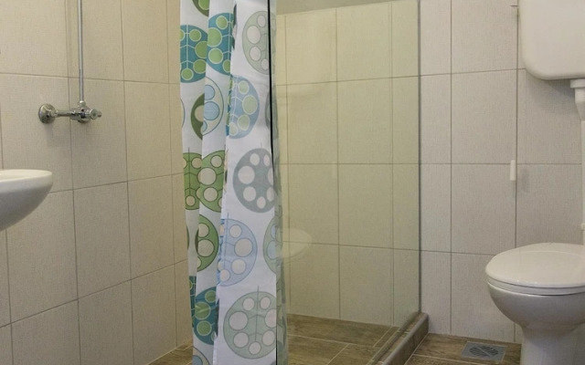 Varad Inn Hostel and Cafe