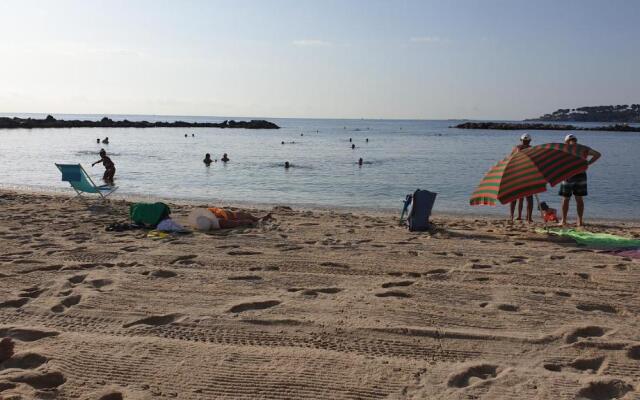 Superbement rénové studio duplex Vieil Antibes
