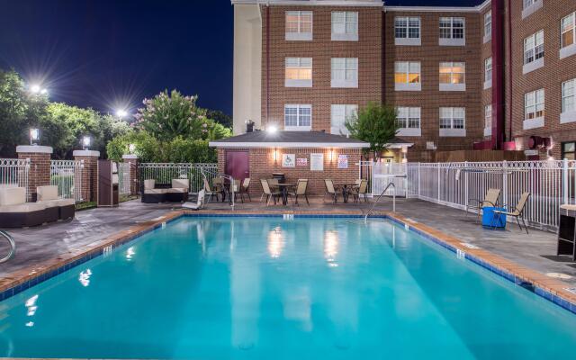 Holiday Inn & Suites Dallas-Addison, an IHG Hotel