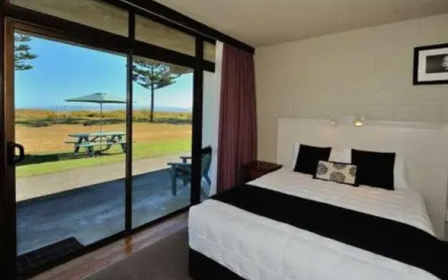 Whispering Sands Motel