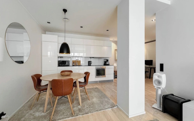 Stylish Downtown 2BR Flat with Sauna and Work Area