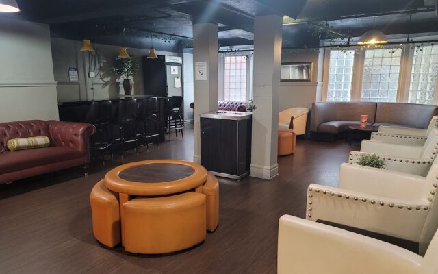 Ansonia Hotel - Hostel