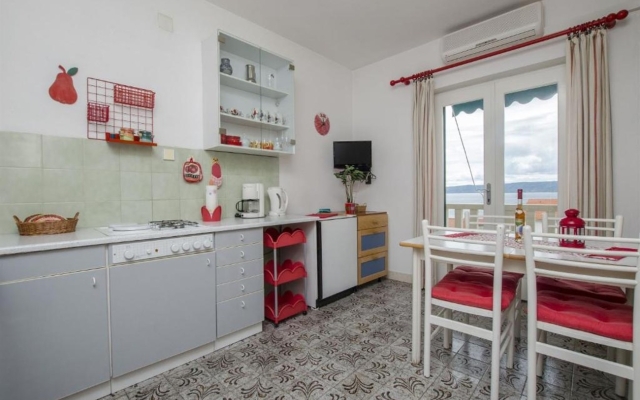 Apartment Sim - 130 m from sea: A2 Crveni Bol, Island Brac