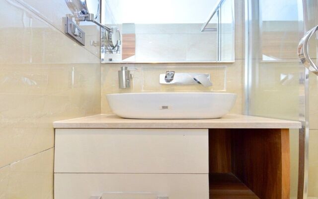 Capital O 43988 Makhan Residency
