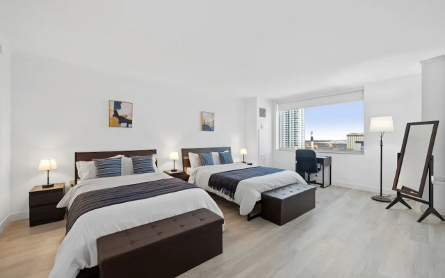 Boardwalk Cozysuites Beachfront 2BR 3BA Condo