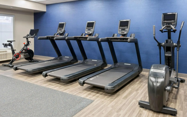Hampton Inn & Suites Charlottesville-At the University