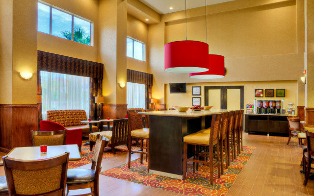 Hampton Inn & Suites Palmdale