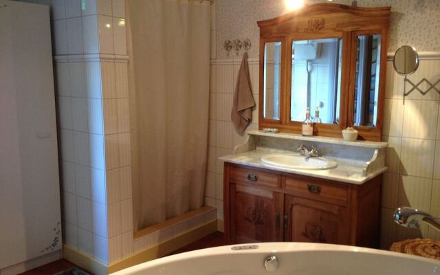Spacious Villa in Neerpelt near Welvaart Marina