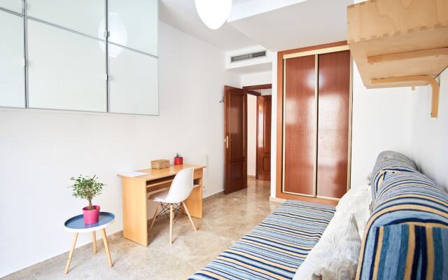 Charming Apt. with parking in Sevilla center